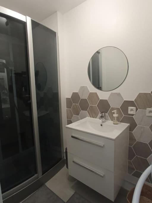 A 50 M De La Plage, Appartement De 35 M2 : Les Pieds Sales Brehal Екстер'єр фото